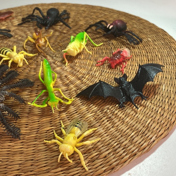 Halloween Lot of Creepy Crawlies Decorative Insects - Picture 3 of 5